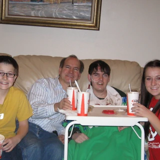 Alex eating with Josh, Dad, and Nicole