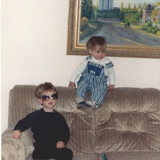 Alex and Chris sitting on the couch