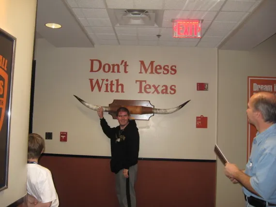 Alex touching a longhorn